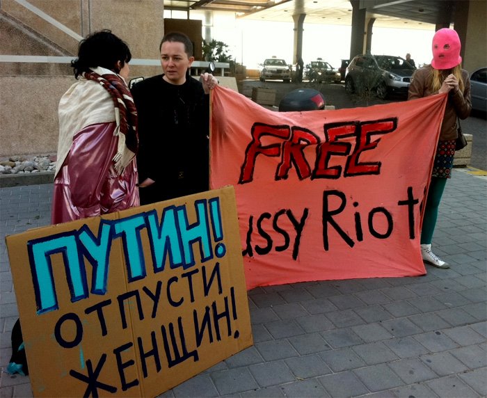  multilingual blog for the group's cause FreePussyRiotorg